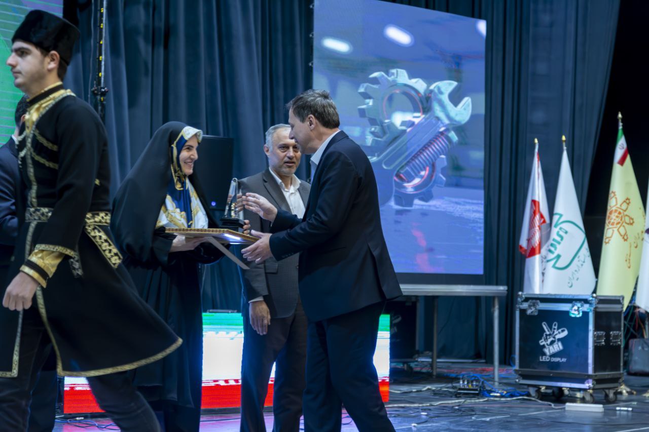 شبی پر افتخار برای گروه صنعتی پارس ساختار در مراسم گرامیداشت روز صنعت، معدن و تجارت آذربایجان شرقی   انتخاب شرکت پارس ساختار به عنوان واحد نمونه و شرکت صنایع فولاد شهریار به عنوان طرح نمونه