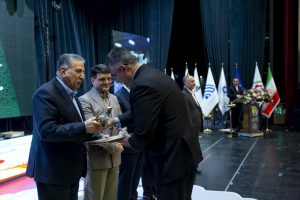 شبی پر افتخار برای گروه صنعتی پارس ساختار در مراسم گرامیداشت روز صنعت، معدن و تجارت آذربایجان شرقی انتخاب شرکت پارس ساختار به عنوان واحد نمونه و شرکت صنایع فولاد شهریار به عنوان طرح نمونه