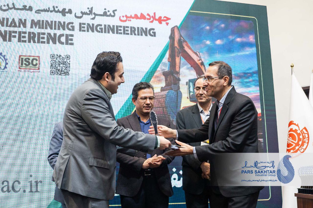 تجلیل از گروه صنعتی پارس ساختار در چهاردهمین کنفرانس مهندسی معدن ایران  در مراسم اختتامیه چهاردهمین کنفرانس مهندسی معدن ایران که در دانشگاه صنعتی تبریز(دانشگاه سهند) با حضور دکتر نواده اباذر مدیر ارشد اجرایی گروه صنعتی پارس ساختار و جمعی از مدیران و اساتید هیئت علمی رشته معدن برگزار شد، از فعالیت های گروه صنعتی پارس ساختار در حوزه معدن و فرآوری مواد معدنی تجلیل به عمل آمد.