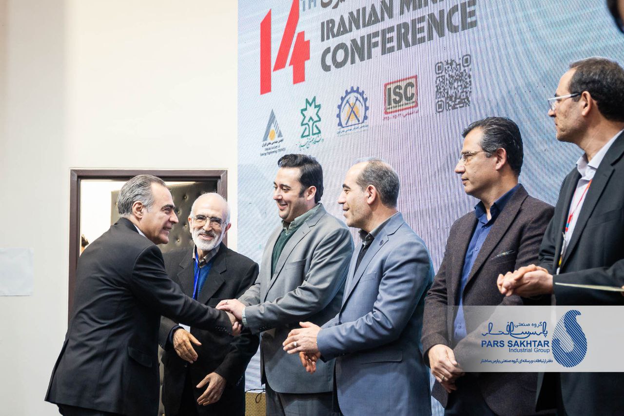 تجلیل از گروه صنعتی پارس ساختار در چهاردهمین کنفرانس مهندسی معدن ایران  در مراسم اختتامیه چهاردهمین کنفرانس مهندسی معدن ایران که در دانشگاه صنعتی تبریز(دانشگاه سهند) با حضور دکتر نواده اباذر مدیر ارشد اجرایی گروه صنعتی پارس ساختار و جمعی از مدیران و اساتید هیئت علمی رشته معدن برگزار شد، از فعالیت های گروه صنعتی پارس ساختار در حوزه معدن و فرآوری مواد معدنی تجلیل به عمل آمد.